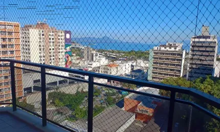 Apartamento no centro com 2 dormitórios e 1 vaga livre