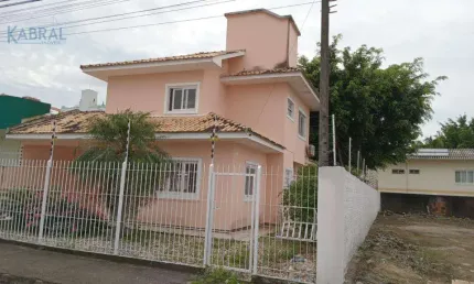 Casa com 3 quartos para alugar na Rua Tinoli, 18, Pagani, Palhoça