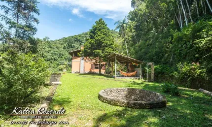 Sítio para Venda em Nova Friburgo, Macaé de Cima, 3 dormitórios, 1 suíte, 2 banheiros, 2 vagas