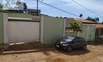 Vende-se - Bela Casa 400 m² de 03 Quartos / Sucupira