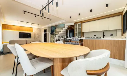 Casa de condomínio com 128.28 m², 3 quartos sendo 1 suíte à venda no bairro Santa Felicidade.