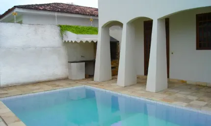 Casa a venda no bairro universitário em caruaru com 4 quartos sendo 1 suíte (dependência completa)