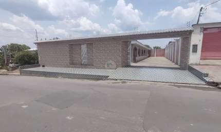 Casa com quintal grande a venda no bairro Tarumã, Manaus