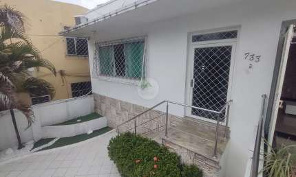 Casa com 4 quartos para alugar, bairro Centro, Manaus-AM