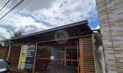 Casa com 4 quartos a venda, no bairro Flores, Manaus-AM.