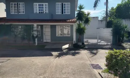 Sobrado a venda em condomínio no centro de Balneário Camboriú!!!