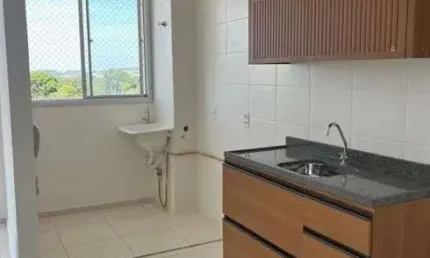Alugo AP com 2 Qrts sendo 1 suite / com ar condicionado no quarto