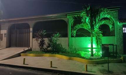 Casa no Parque Dez / 3 Suites - 100% Mobiliada - Quintal + Piscina