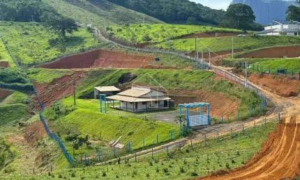 Terreno de 5.300m² em Fundão – Completo e Pronto para Morar