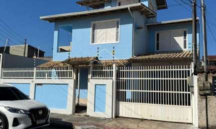 Casa Triplex à Venda | 4 Quartos | Parque Residencial Laranjeiras - Serra/ES