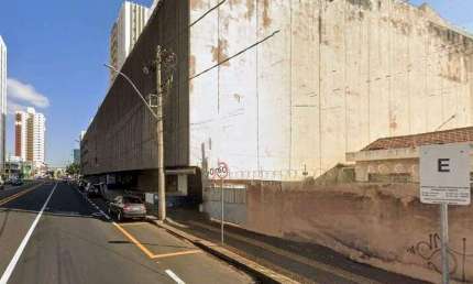 VENDE-SE UM TERRENO DE 520 METROS QUADRADOS NO CENTRO DA CIDADE - EXCELENTE OPORTUNIDADE!