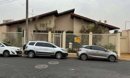 Casa à venda, 8 quartos, 3 suítes, 12 vagas, Nossa Senhora da Abadia - UBERABA/MG
