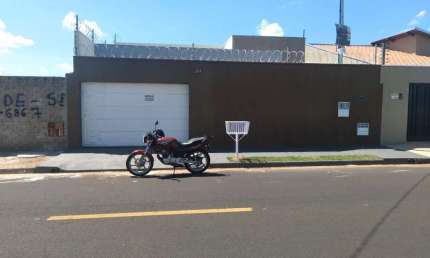 Casa à venda, 3 quartos, 1 suíte, 3 vagas, Parque das Laranjeiras - UBERABA/MG