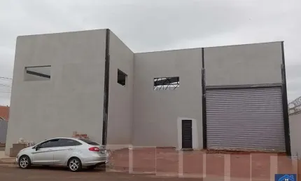 Aluga-se excelente Galpão Comercial/Industrial próximo a Av. Ramid Mauad!