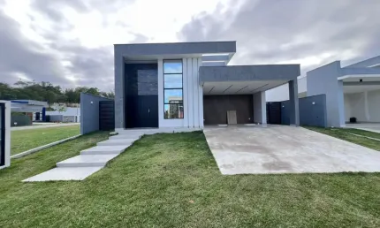 Linda casa, moderna e novinha, no condomínio que mais se valoriza em Rio das ostras