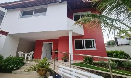 Sobrado para venda tem 228 metros quadrados com 4 quartos