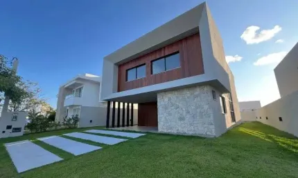 Sobrado para venda possui 280 metros quadrados com 4 quartos