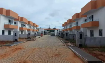 Casa em Condomínio para Venda em Lauro de Freitas, Buraquinho, 4 dormitórios, 4 suítes, 5 banheiros,
