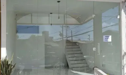 Centro comercial para venda tem 65 metros quadrados em Pitangueiras - Lauro de Freitas - BA