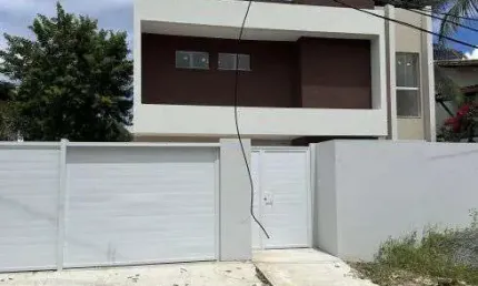 Sobrado para venda com 230 metros quadrados com 4 quartos
