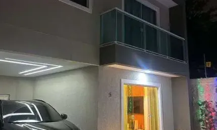 EXCELENTE CASA 3/4 COM SUÍTE E ARMÁRIOS PLANEJADOS EM PITANGUEIRAS - PORTEIRA FECHADA