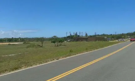 Imóvel para venda possui 600 metros quadrados em Porto de Sauípe - Entre Rios - BA