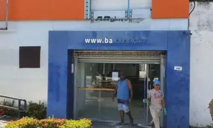 Sala comercial para alugar na Rua Maria Isabel dos Santos, 50, Centro, Lauro de Freitas