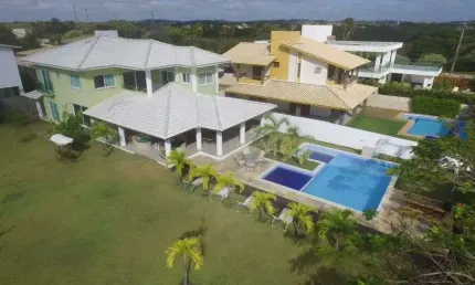 Luxuosa casa à venda tem 420 m2 com 8/4 em Guarajuba (Monte Gordo) - Camaçari - BA