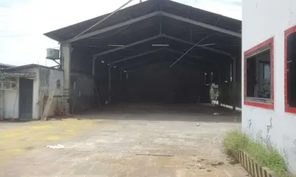Área Comercial de 3.600 m2 pavimentada, Contém Galpão de 300m2, Prédio 02 pavimentos com 08 Salas