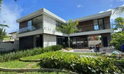 Sobrado para venda possui 327 metros quadrados com 5 quartos