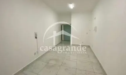 Casa comercial com 8 salas para alugar no Martins, Uberlândia  por R$ 4.500