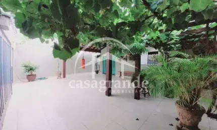 Casa com 3 quartos para alugar no Jardim Veneza, Uberlândia  por R$ 6.000