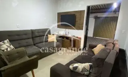 Casa com 3 quartos para alugar em Laranjeiras, Uberlândia  por R$ 3.000