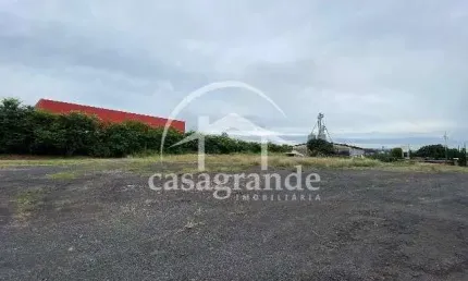 Barracão / Galpão / Depósito com 4 salas para alugar no Distrito Industrial, Uberlândia  por R$ 30.000