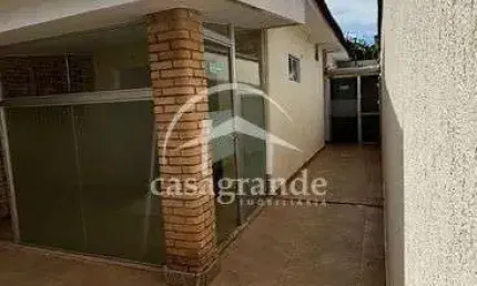 Casa comercial com 4 salas para alugar no Osvaldo Rezende, Uberlândia  por R$ 8.500