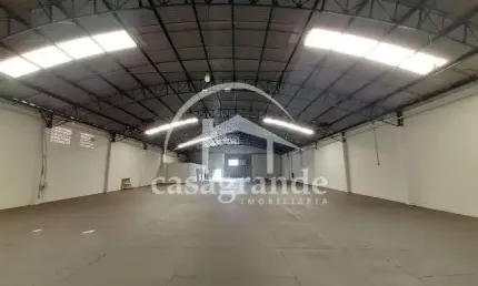 Barracão / Galpão / Depósito com 3 salas para alugar no Marta Helena, Uberlândia  por R$ 17.000
