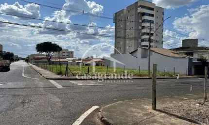 Terreno comercial para alugar no Santa Mônica, Uberlândia  por R$ 4.000