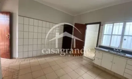 Casa com 7 quartos à venda no Lagoinha, Uberlândia  por R$ 650.000