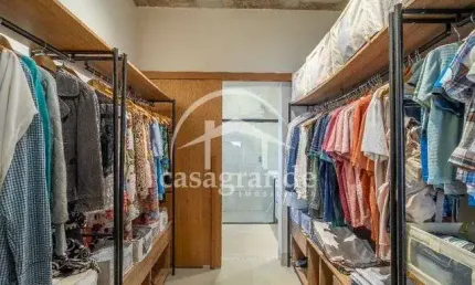 Casa com 3 quartos à venda no Novo Mundo, Uberlândia  por R$ 1.500.000
