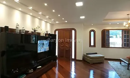 Excelente casa 04 quartos com suíte para venda no Bairro Jardim Laranjeiras em Juiz de Fora MG