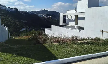 Lote com 510 metros quadrados para venda no Condomínio Portal do Aeroporto em Juiz de Fora