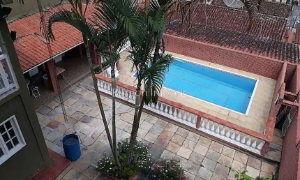 Excelente casa de 6 quartos sendo 2 suítes no Bairro Vale do Ipê em Juiz de Fora