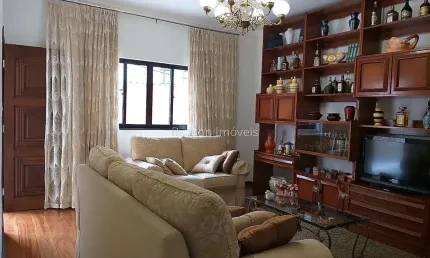 Casa linear com 4 quartos sendo 1 suíte, área externa, mais edícula completa a venda no bairro jardim laranjeiras em juiz de fora mg.