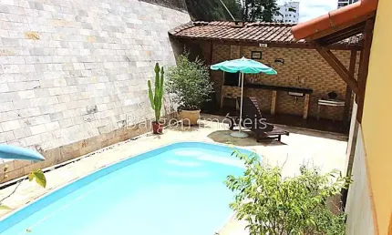 Casa com 3 quartos sendo 1 suite e área de lazer com espaço gourmet e piscina no Bairro São Mateus em Juiz de Fora