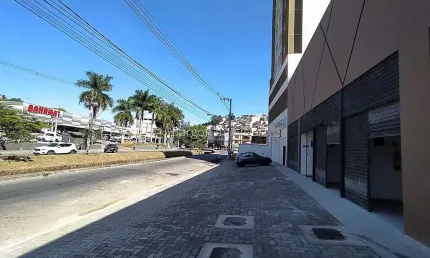 Lojão novo com 307 metros de frente para a rua com 15 metros de frente e pé direito alto para Venda no Bairro Teixeiras em Juiz de Fora
