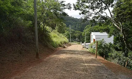 Oportunidade de morar ao meio da natureza em um lote com 1.861 metreos quadrados no condomínio ecológico estrada real em juiz de fora