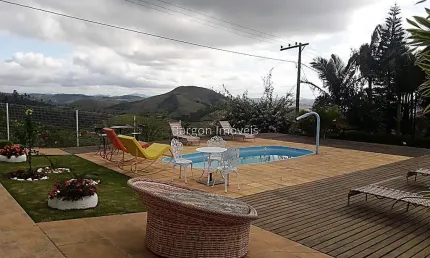 Linda granja em condomínio com no Bairro Santa Cruz em Juiz de Fora