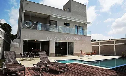 Linda casa de três quartos a venda no bairro novo horizonte, juiz de fora.