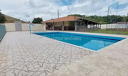 Granja com 3 quartos sendo 1 suíte e área de lazer a venda no Granjeamento do Pavão em Juiz de Fora