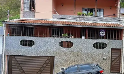 Casa com 261 metros quadrados com 5 quartos sendo 4 suites e piscina a venda no Bairro Jardim do Sol em Juiz de Fora